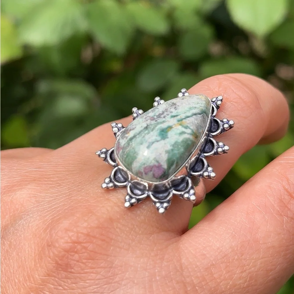 Size 7.25 925 silver‎ plated fushcite ring
